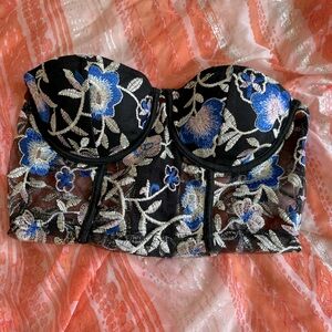 Embroidered strapless bra with boning